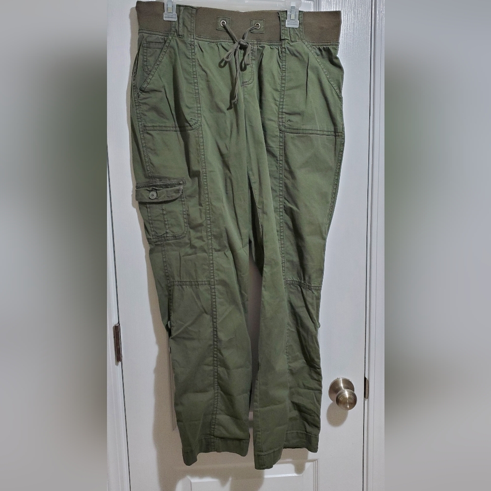 Women's Green Cargo Pants/Capri